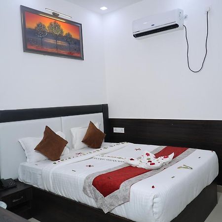 The Hotel Paradise Gorakhpur Exterior photo