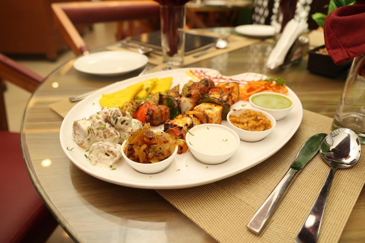 The Hotel Paradise Gorakhpur Exterior photo