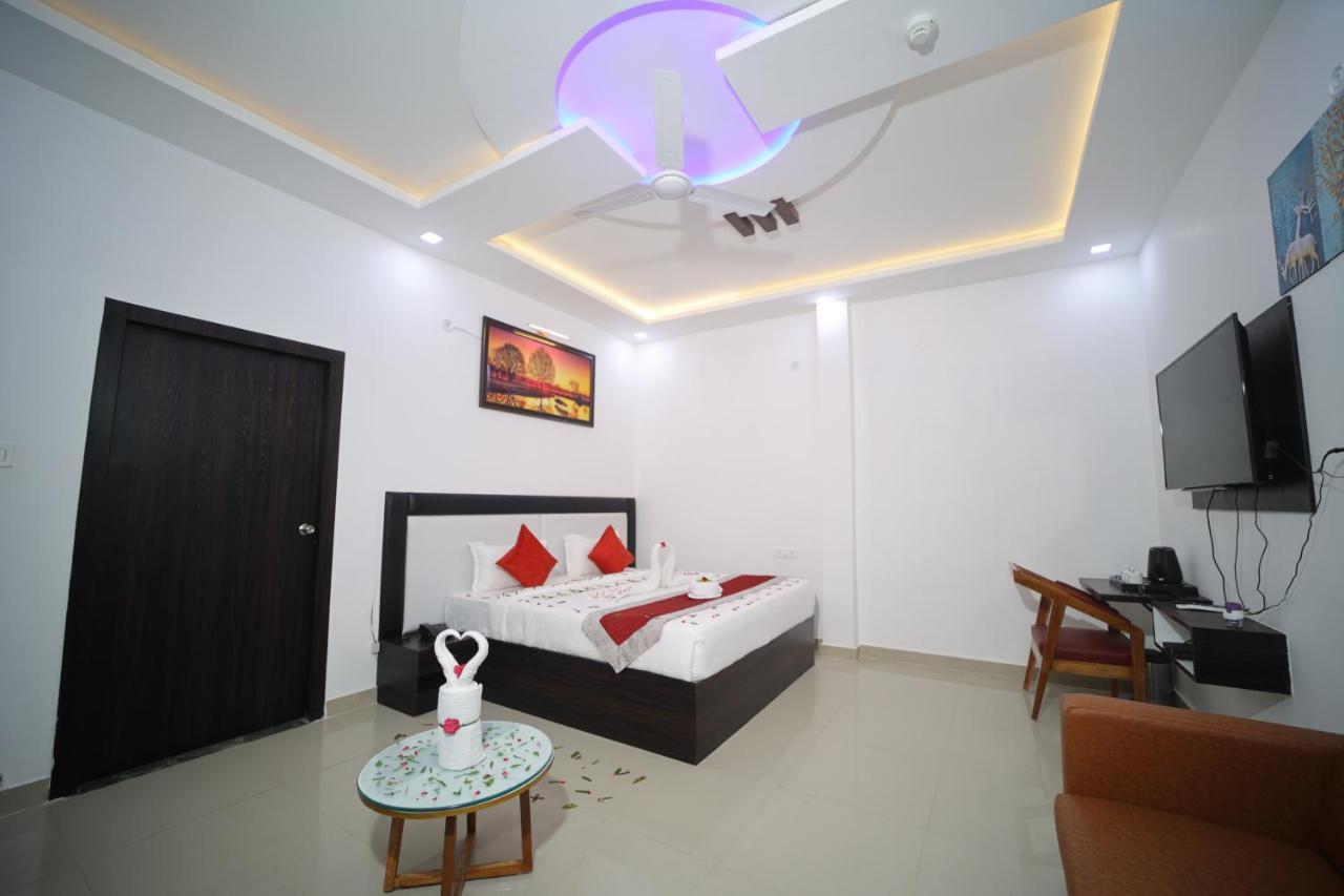 The Hotel Paradise Gorakhpur Exterior photo